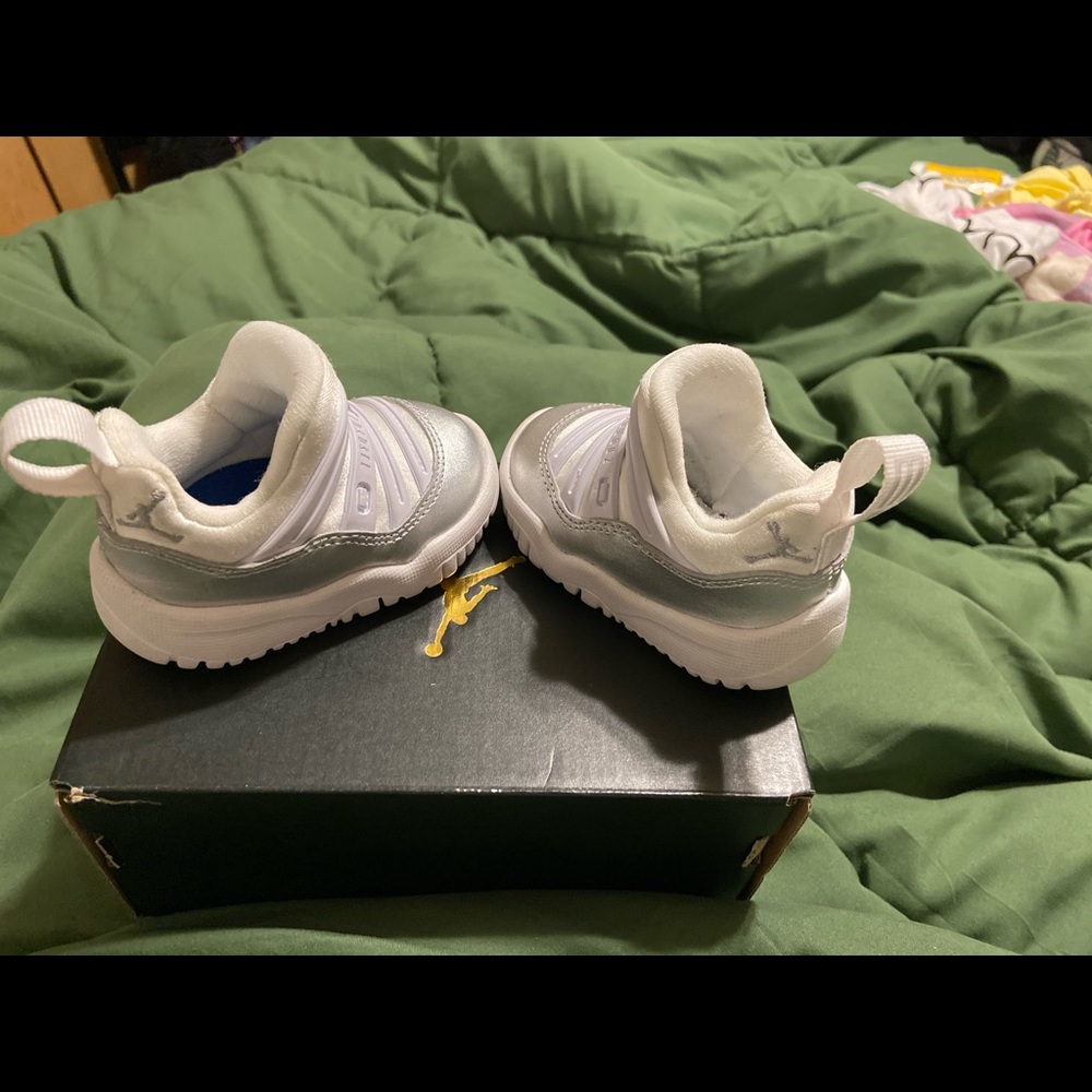 Jordan 11 - Picture 5 of 5